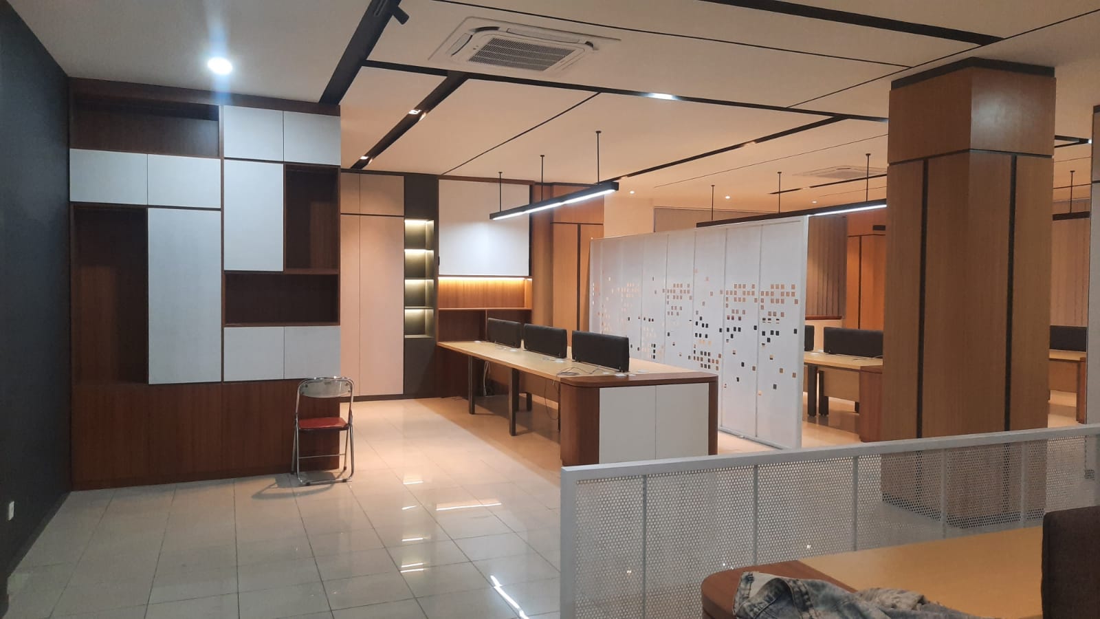 Halora — Interior Kantor Open Plan premium